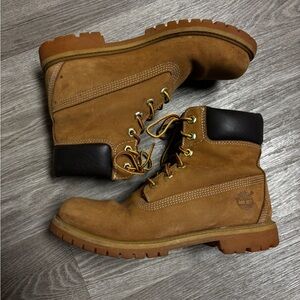 Timberland Wheat and Black Leather Lace-Up Boots